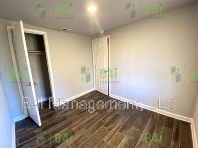 Building Photo - 8012 Green St