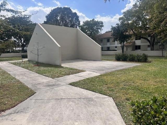 Building Photo - 709 Gardens Dr