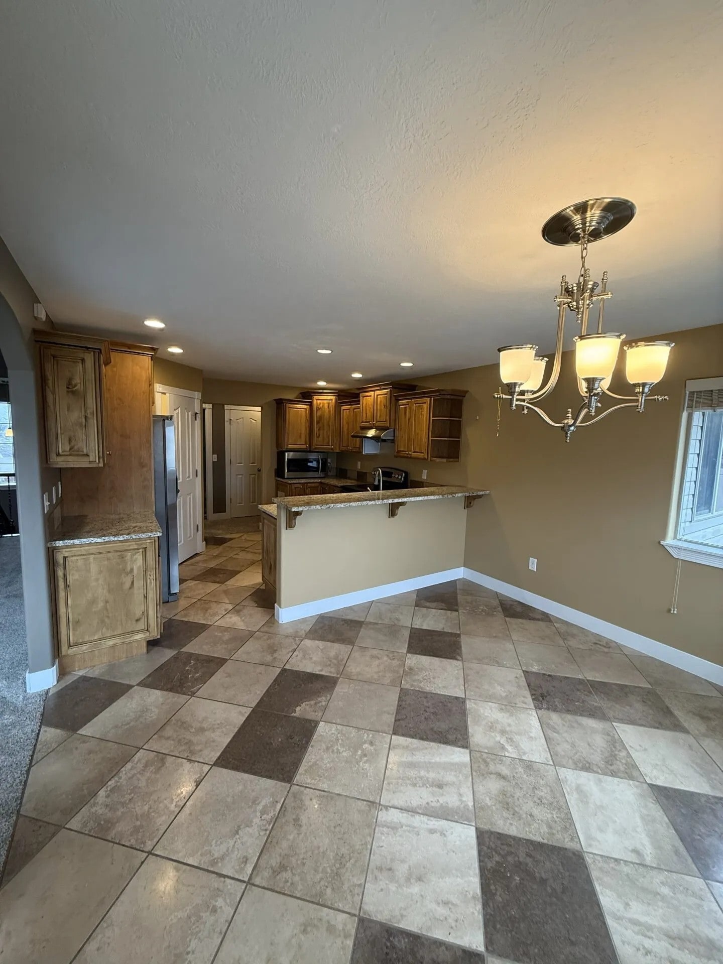 Building Photo - 1390 Stoneridge Dr