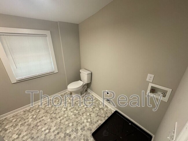 Building Photo - 815 Belleview Ave