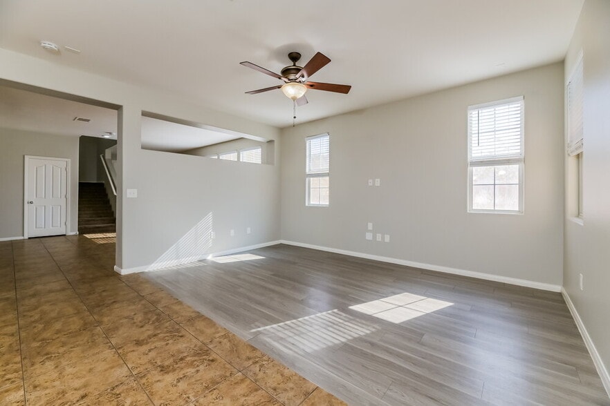 Building Photo - 6035 N Hidden Summit St