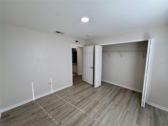 Building Photo - 218 10th Ave E