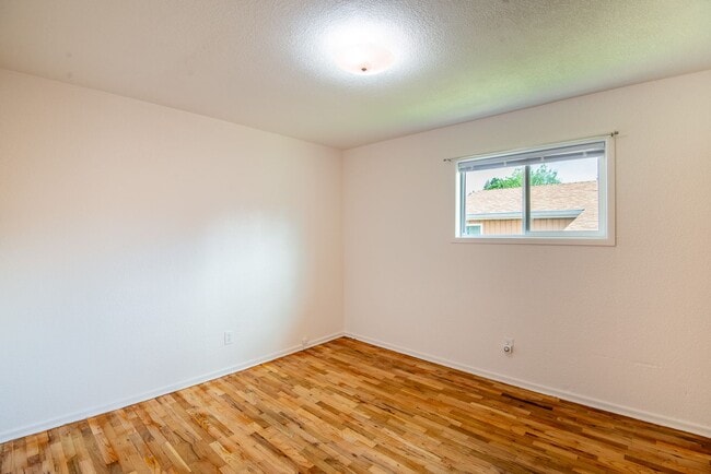 Building Photo - Charming, Newly-Renovated 3 Bed, 1.5 Bath ...