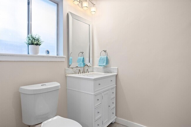 Building Photo - 8735 S Monticello Cir