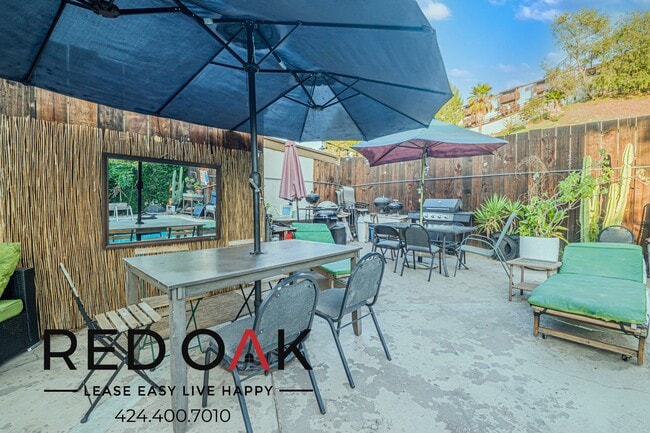 Building Photo - 211 S Ave 57