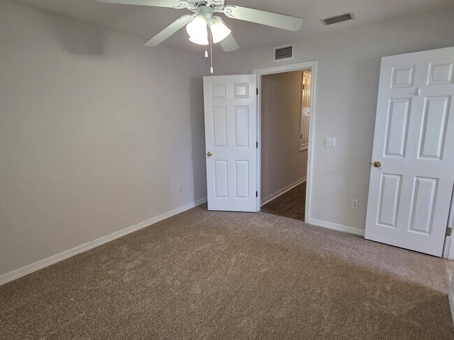 Building Photo - 116 Drake Way