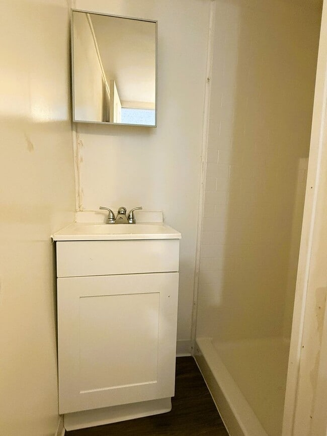 Building Photo - Remodeled Private Studio