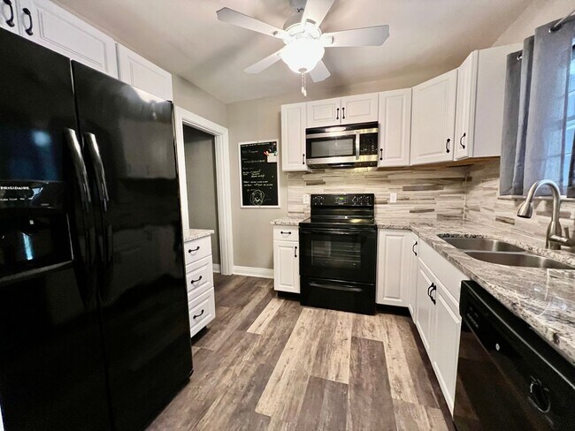 Building Photo - Adorable home located in St. Matthews