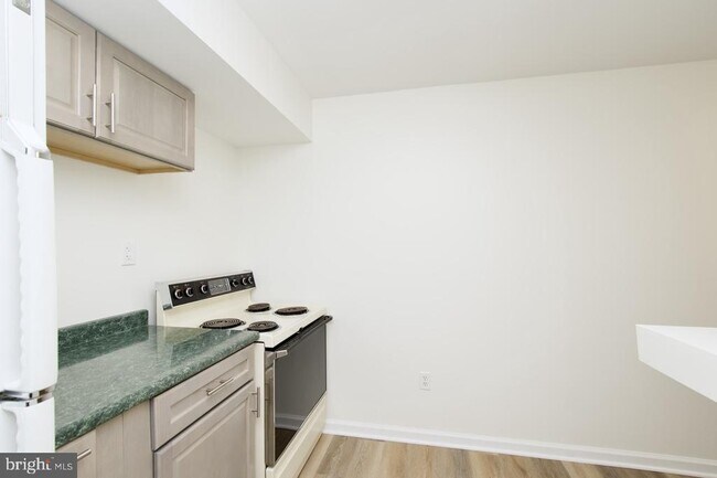 Building Photo - 8614 Oak Chase Cir
