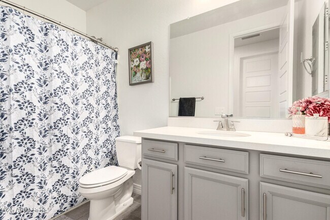 Building Photo - 10029 E Tahoe Ave