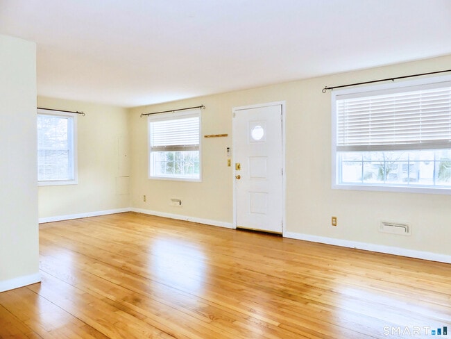 Building Photo - 12 W Rocks Rd