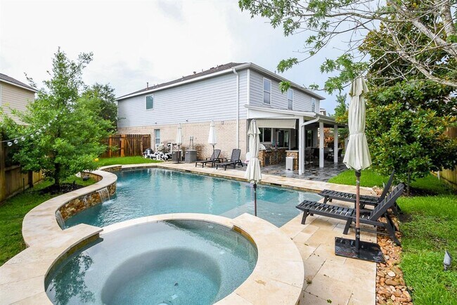 Building Photo - 6711 Seminole Lodge Ln