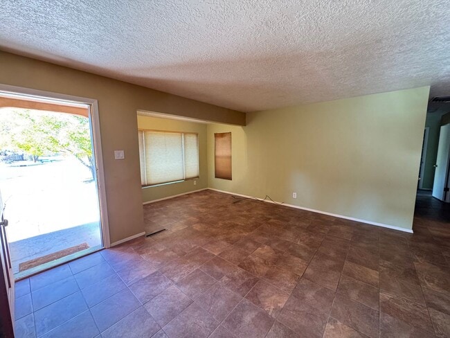 Building Photo - Northwest Living!