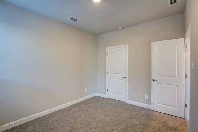 Building Photo - 2213 Dyre Dr