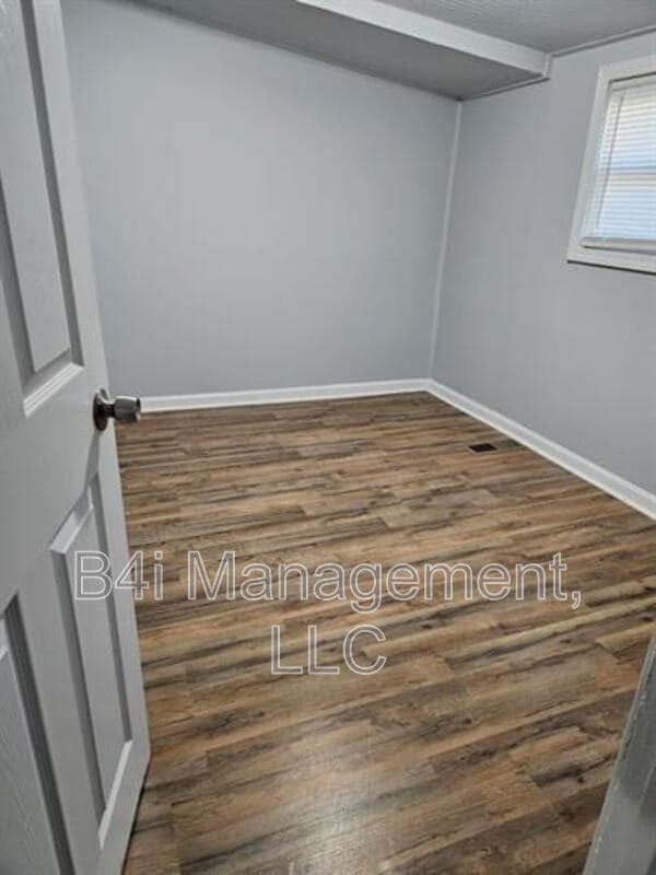 Building Photo - 117 Oak Dr