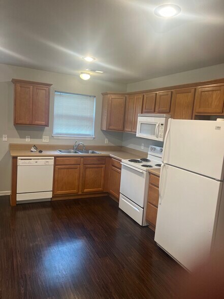 Kitchen - 24498 Tupelo Ln