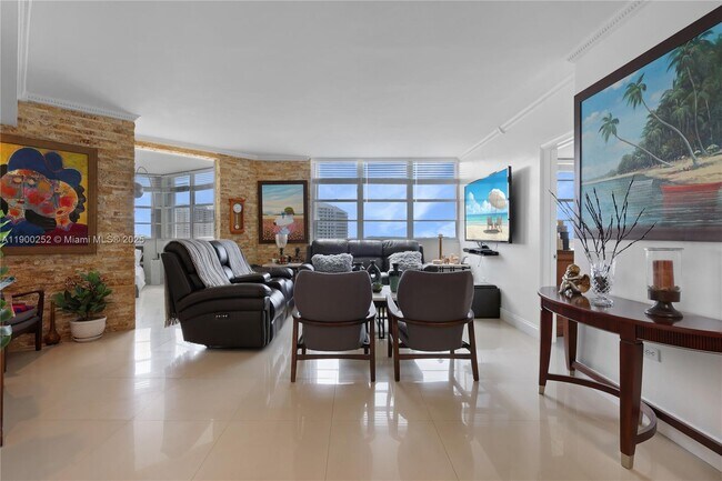 Building Photo - 801 Brickell Bay Dr