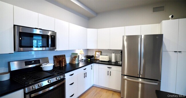 Building Photo - 249 Main St