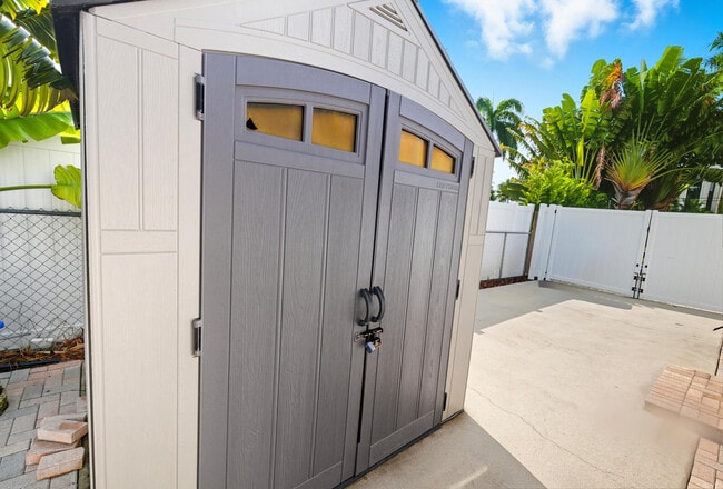 Building Photo - 1050 Gulfstream Way