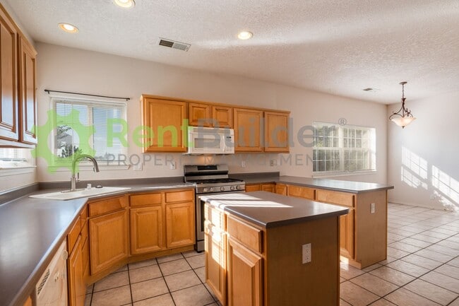 Building Photo - !!!WOW!!! PRICE REDUCTION JUST IN TIME FOR...