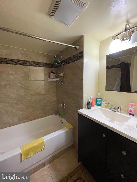 Building Photo - 7746 Brandeis Way