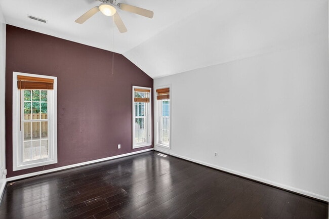 Building Photo - 47950 Mayflower Dr