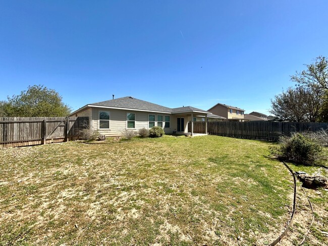 Building Photo - Refreshing 3 Bed 2 Bath Single Family Home...