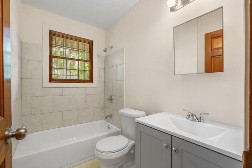 Building Photo - 1930 Hollywood Rd NW