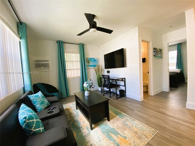 Building Photo - 3208 Canal Dr