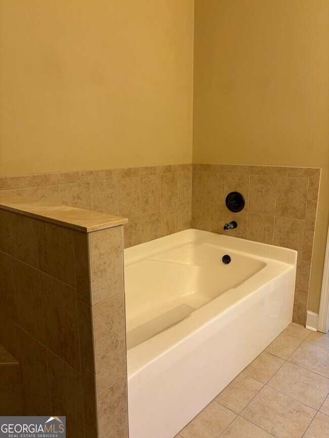 Building Photo - 123 Miller Ct