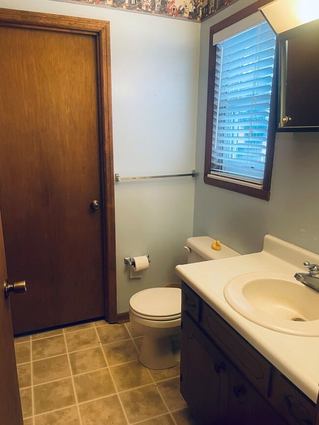 Building Photo - SINGLE FAMILY HOME