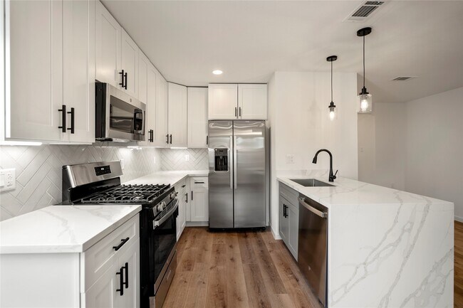 Building Photo - 3923 Alsace St