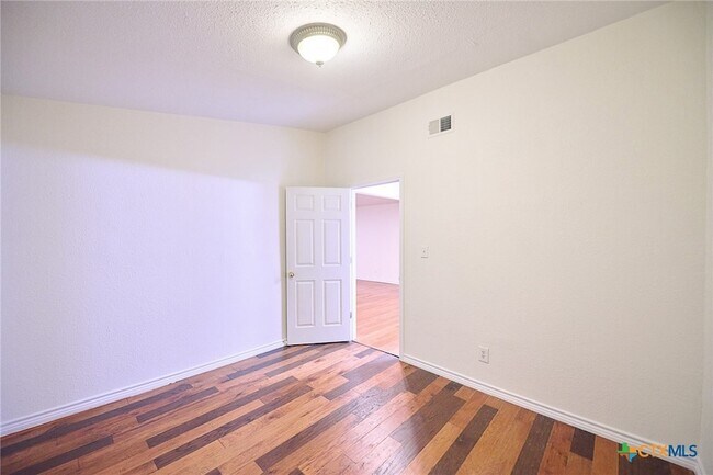 Building Photo - 919 Southside Dr