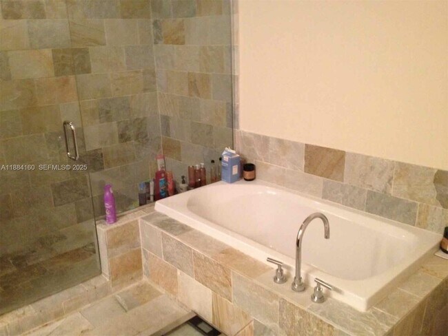 Building Photo - 2641 N Flamingo Rd