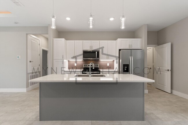 Building Photo - Deposit-Free! Get $1,000 OFF your first mo...