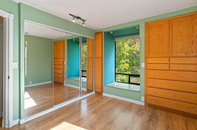 Building Photo - 3 Bedroom 1 Bath