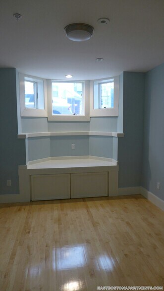 Building Photo - 273 Webster St