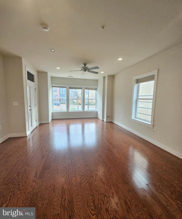 Building Photo - 620 E Howell Ave