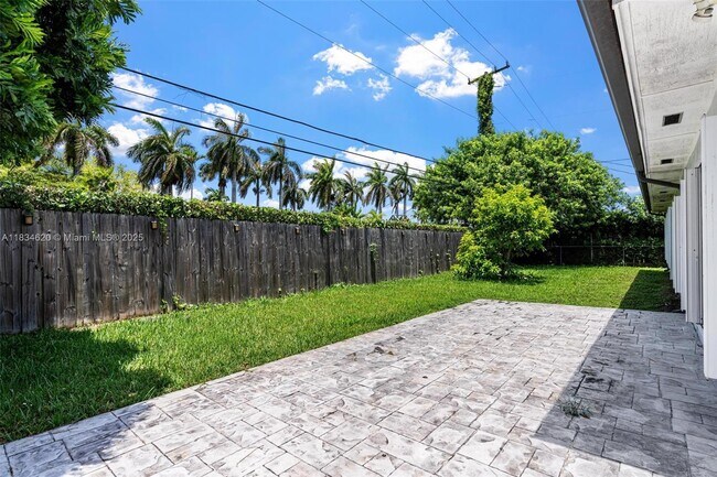 Building Photo - 9075 SW 48th Terrace
