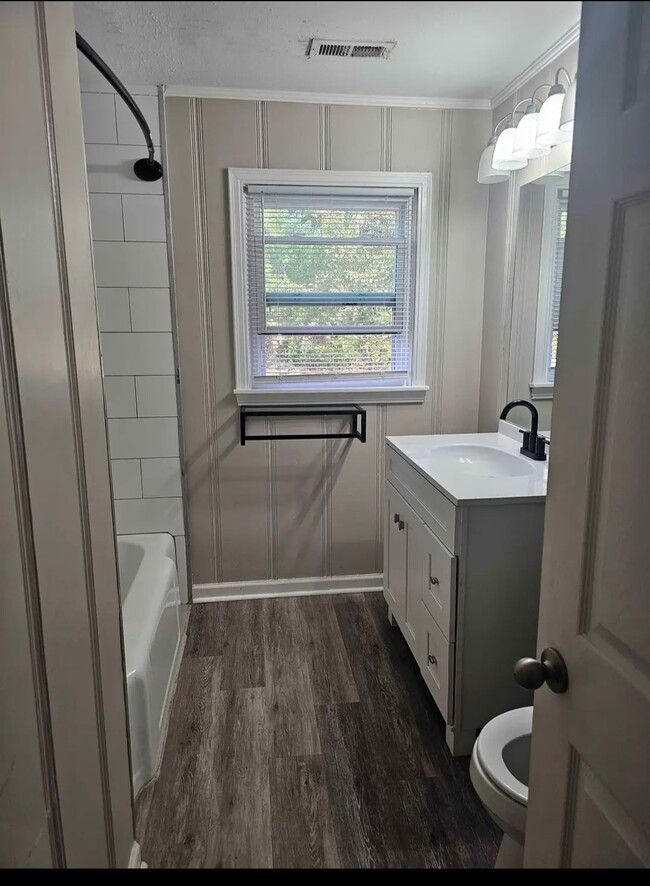 Full Bathroo - 3080 Ragsdale Dr