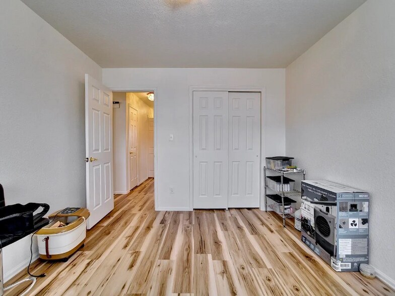 Building Photo - 3057 Noble Ct