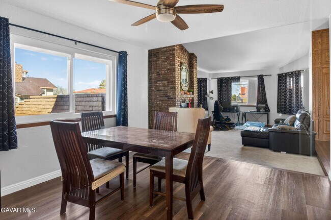 Building Photo - 41537 Poplar Cir