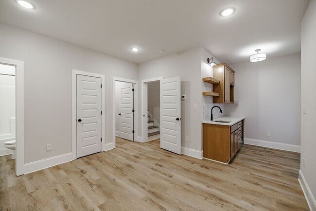 Building Photo - 125 Harper St