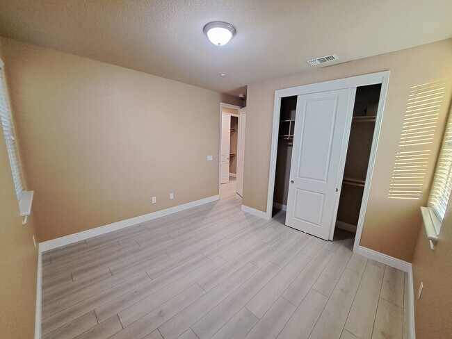 Building Photo - 677 Addison Ln