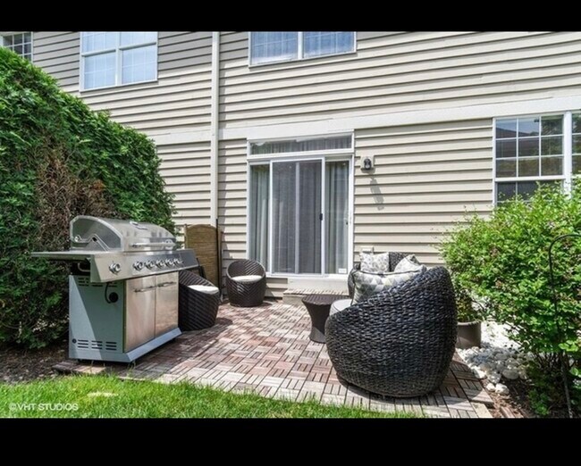 Building Photo - 884 Havenshire Rd