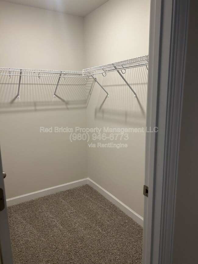 Building Photo - 1816 Braemar Vlg Dr