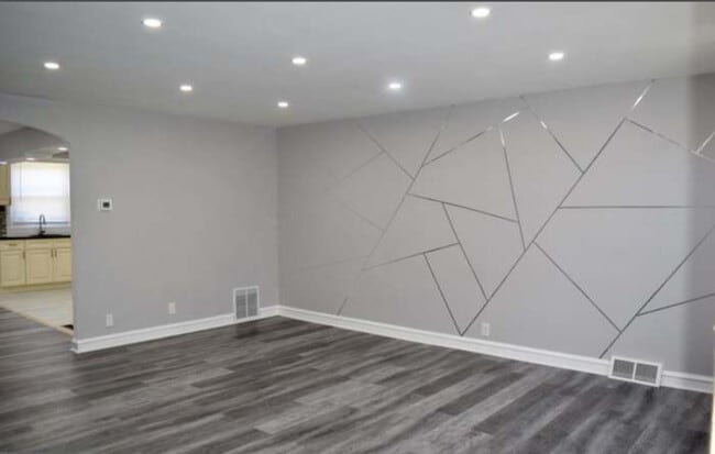 Building Photo - 6549 N Gratz St