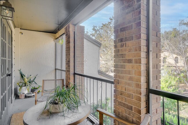 Building Photo - Exquisite 3 bedroom 2.5 bath two-story Executive Condo in Winter Park with 2-Car Garage