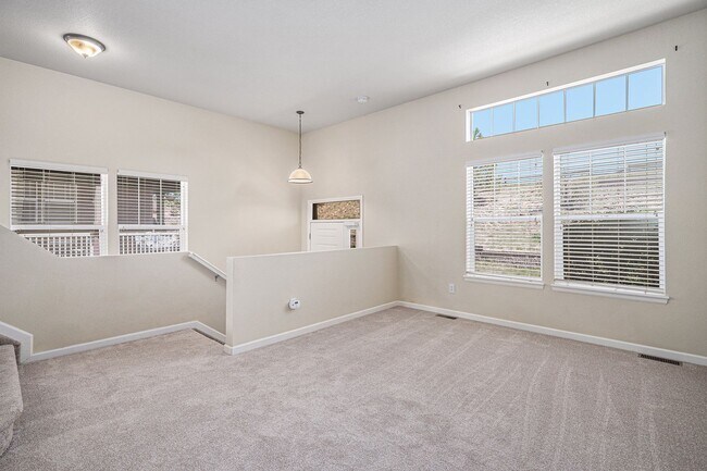 Building Photo - Spacious 3 bedroom in the heart of Castle Rock!