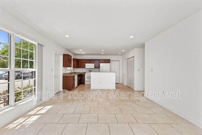 Building Photo - 3525 NW 114th Ln